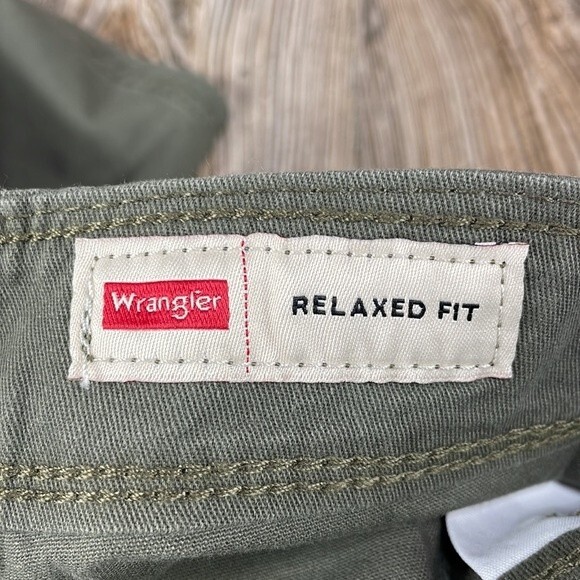 Wrangler Five Star Epic Soft Relaxed Fit Cargo Shorts Size 44 With 10” Inseam - Picture 10 of 10